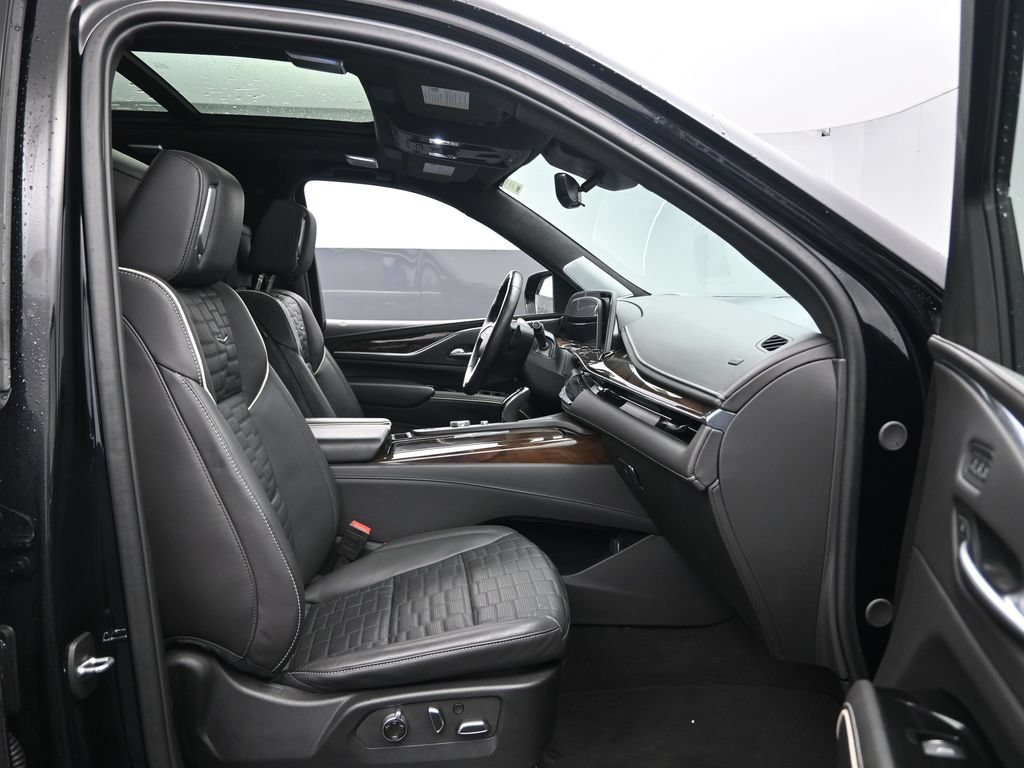 Used 2024 Cadillac Escalade ESV Premium Luxury Platinum AWD/4WD image 30