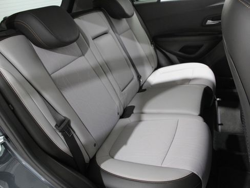 Certified 2022 Chevrolet Trax LT w/ LT Convenience Package image 15