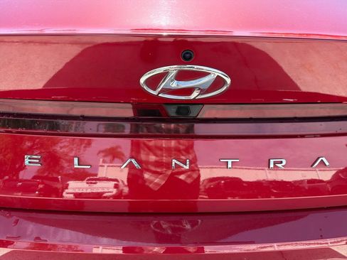 Used 2021 Hyundai Elantra SEL w/ Convenience Package FWD image 9