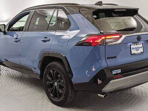 Used 2022 Toyota RAV4 XSE AWD/4WD image 4