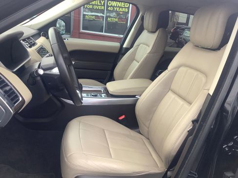Used 2019 Land Rover Range Rover Sport SE image 11