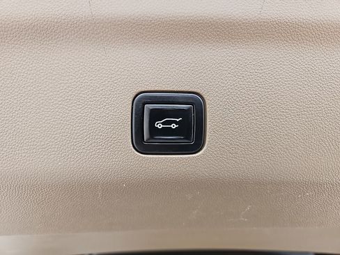 Used 2021 GMC Yukon XL Denali AWD/4WD image 17