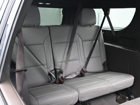 Used 2023 Chevrolet Suburban LT image 32
