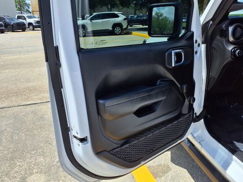 Used 2022 Jeep Gladiator Sport AWD/4WD image 17