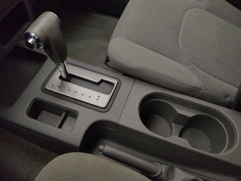 Used 2018 Nissan Frontier SV image 26