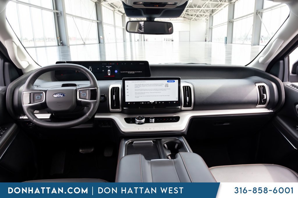 Used 2025 Ford Expedition Max Active AWD/4WD image 4