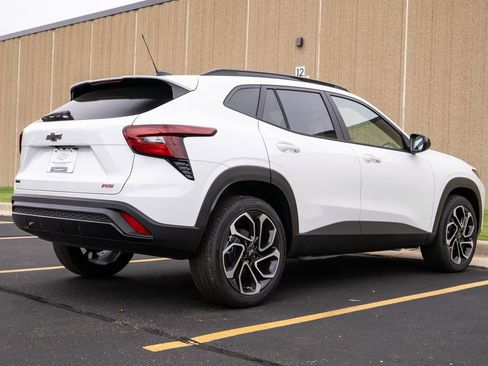New 2025 Chevrolet Trax RS w/ Sunroof Package image 7