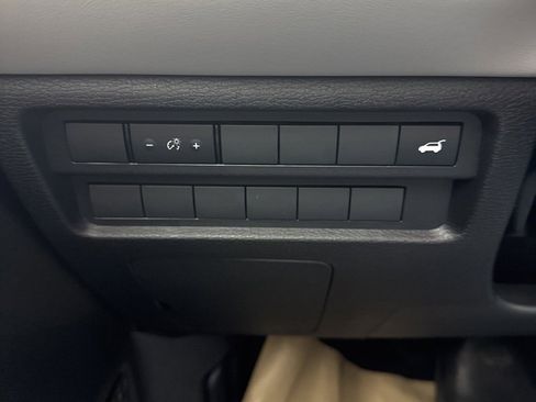 New 2025 Mitsubishi Outlander SE image 18