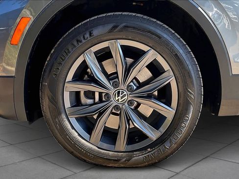 Certified 2023 Volkswagen Tiguan SE image 10