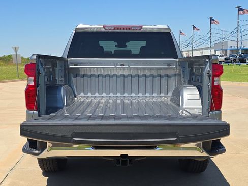 Used 2023 Chevrolet Silverado 1500 LT AWD/4WD image 12