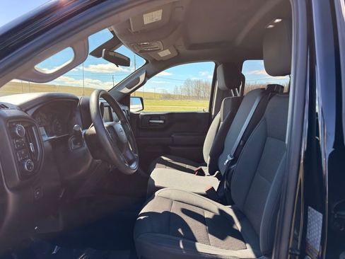 Used 2019 Chevrolet Silverado 1500 Custom Trail Boss w/ Custom Convenience Package AWD/4WD image 2