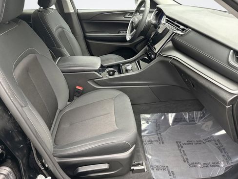 Used 2023 Jeep Grand Cherokee L Laredo image 16