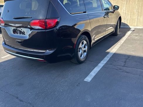 Used 2017 Chrysler Pacifica Touring-L Plus w/ Advanced Safetytec Group image 3