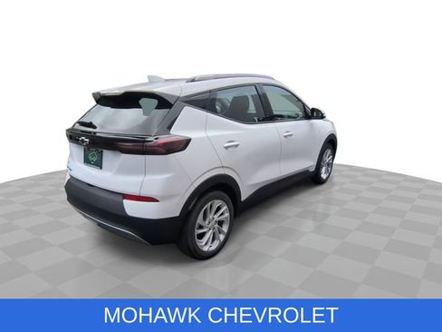 Used 2023 Chevrolet Bolt EUV LT w/ Driver Confidence Package FWD image 9