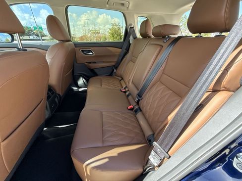 Used 2025 Nissan Rogue Platinum image 25