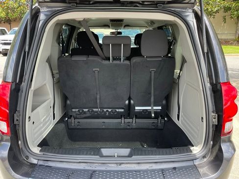 Used 2018 Dodge Grand Caravan SE w/ UConnect Hands-Free Group FWD image 7