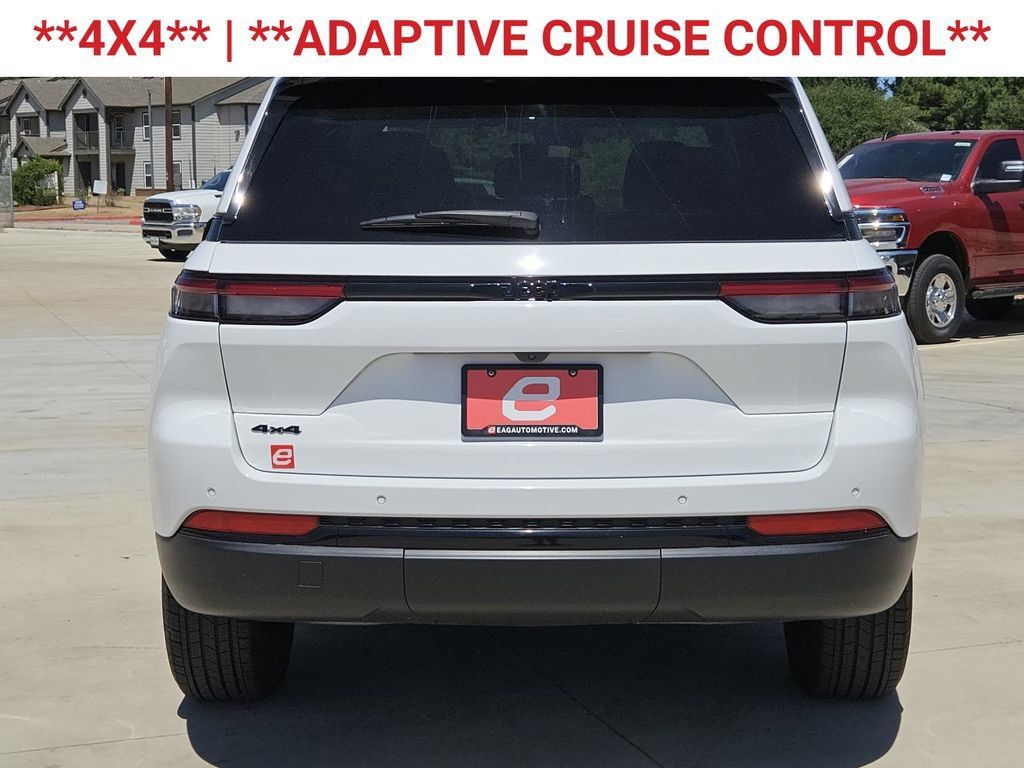 Used 2025 Jeep Grand Cherokee Altitude AWD/4WD image 7