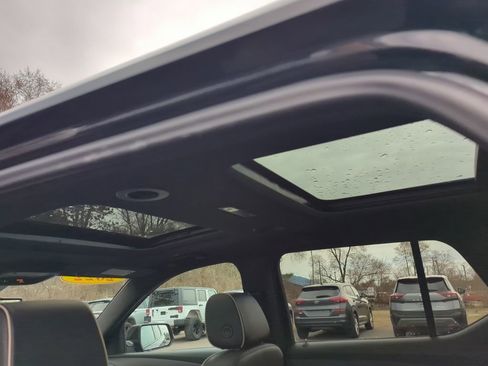 Used 2022 Chevrolet Traverse Premier w/ Redline Edition image 31