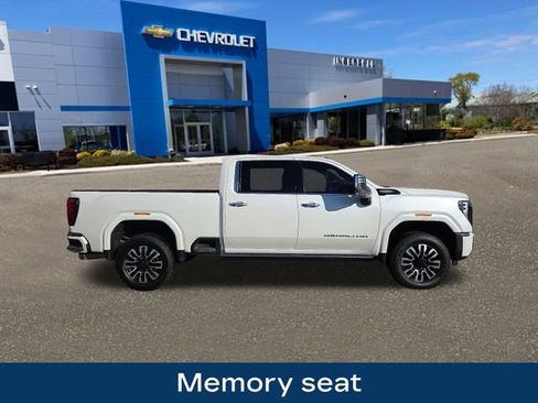 Used 2025 GMC Sierra 3500 Denali Ultimate image 10