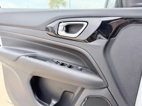 New 2026 Jeep Compass Latitude image 18