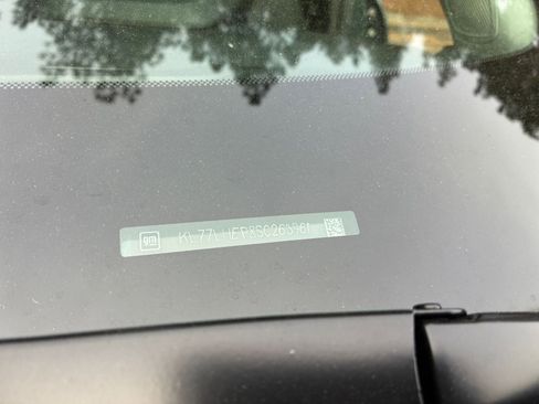 Used 2025 Chevrolet Trax LT image 31