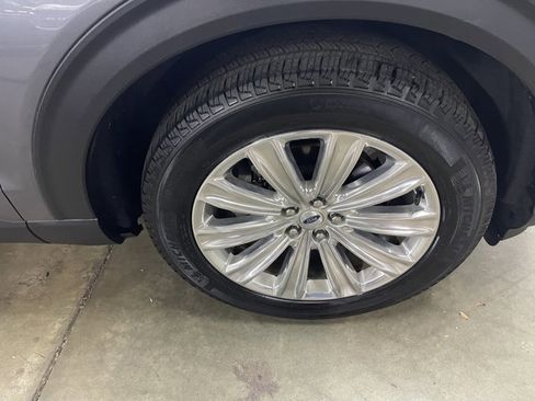 Certified 2022 Ford Explorer Limited w/ Limited Technology Package image 9