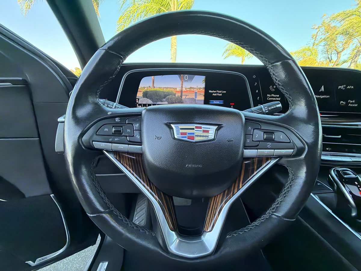 Used 2021 Cadillac Escalade Premium Luxury RWD image 33