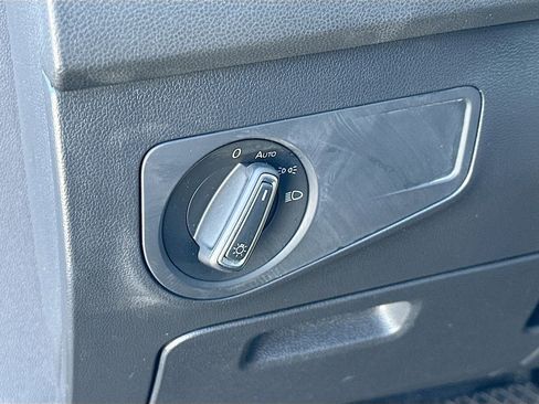 Used 2022 Volkswagen Tiguan SE w/ Panoramic Sunroof Package image 10