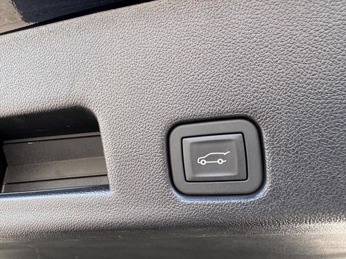 Used 2026 Chevrolet Traverse LT w/ LPO, Floor Liner Package FWD image 11