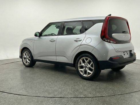 Used 2025 Kia Soul LX w/ LX Technology Package FWD image 6