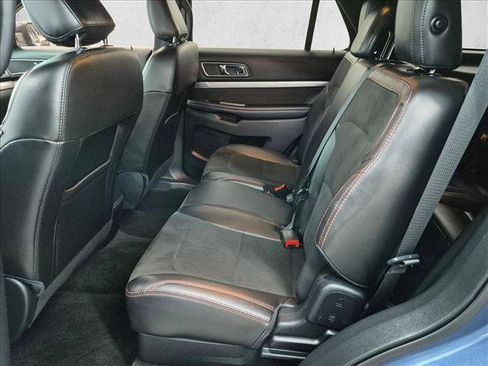 Used 2018 Ford Explorer XLT w/ Equipment Group 202A FWD image 18