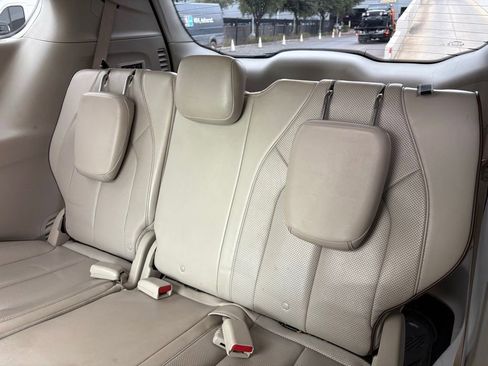 Used 2017 Chrysler Pacifica Limited FWD image 11