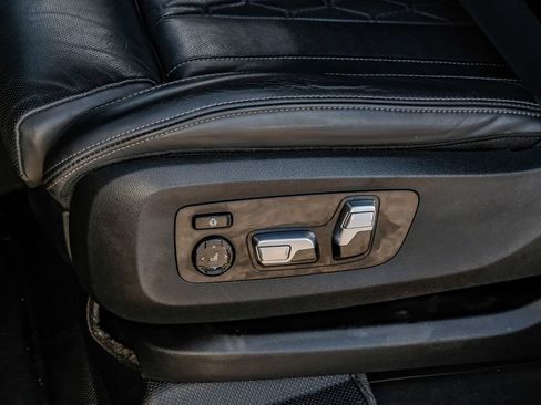Used 2023 BMW X7 M60i w/ Executive Package AWD/4WD image 35