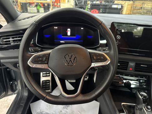 Used 2025 Volkswagen Jetta Sport image 16
