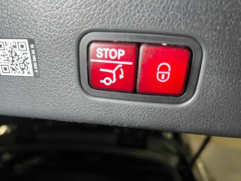 Certified 2025 Mercedes-Benz GLC 300 image 17