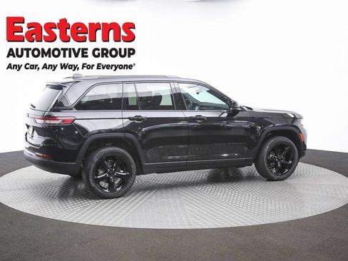 Used 2024 Jeep Grand Cherokee Laredo AWD/4WD image 44
