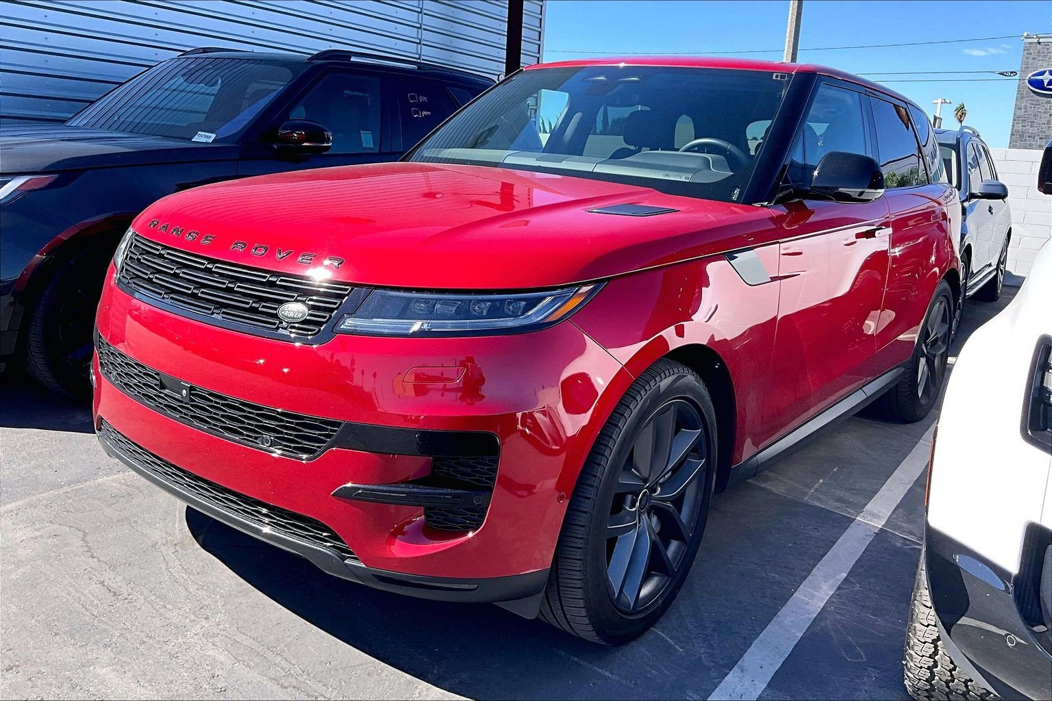 Used 2025 Land Rover Range Rover Sport SE AWD/4WD image 1