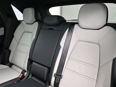 Certified 2026 Porsche Cayenne AWD/4WD image 6