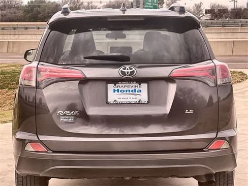 Used 2018 Toyota RAV4 LE image 6