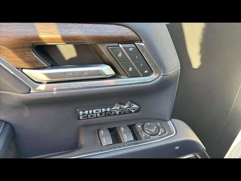 Used 2022 Chevrolet Silverado 1500 High Country w/ High Country Premium Package image 19