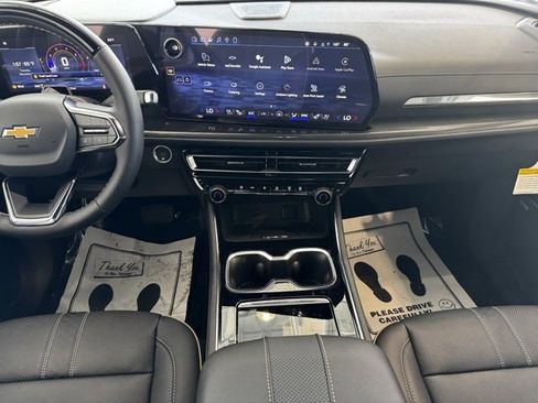 New 2026 Chevrolet Traverse High Country image 2