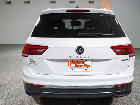 Used 2024 Volkswagen Tiguan SE image 8
