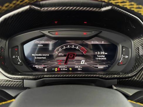 Used 2022 Lamborghini Urus image 17