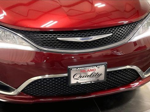 Used 2018 Chrysler Pacifica Limited FWD image 31
