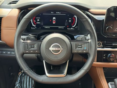 Used 2024 Nissan Pathfinder Platinum image 19