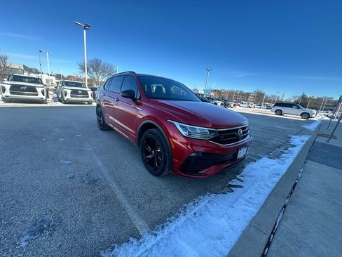 Used 2024 Volkswagen Tiguan SE R-Line image 3