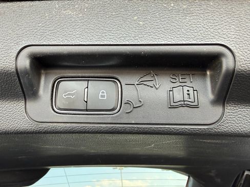 Used 2023 Ford Explorer XLT w/ Equipment Group 202A AWD/4WD image 39