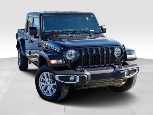 Used 2023 Jeep Gladiator Sport AWD/4WD image 2