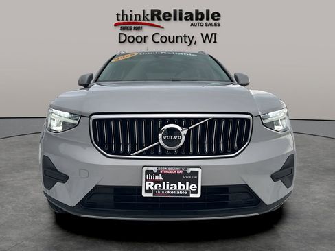 Used 2025 Volvo XC40 B5 Core image 8