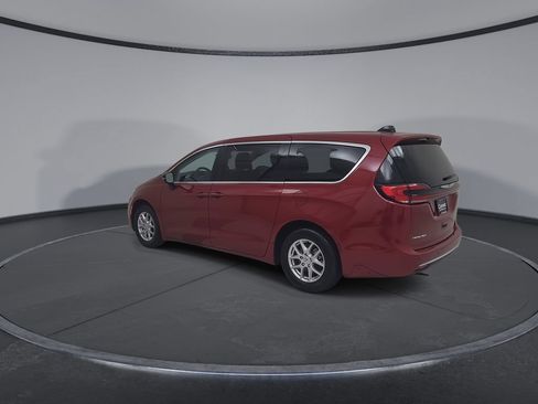 Certified 2024 Chrysler Pacifica Touring-L FWD image 13